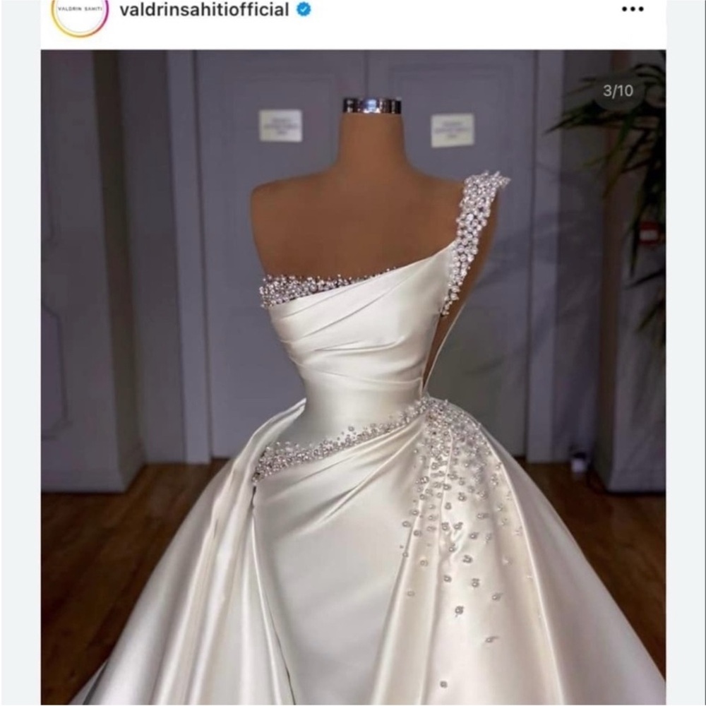 Elegant Cream Wedding Dress
